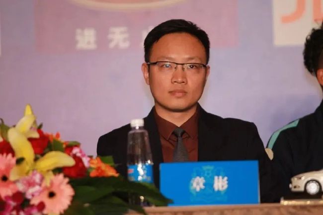 ”从《疯狂的石头》那时开始，刘德华和宁浩就一直商量着合作一部电影的事，但“我那时候写的故事很多好像都更适合黄渤、徐峥这些身边的朋友演，总是找不到合适他的角色
